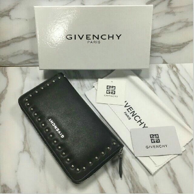 GIVENCHY - GIVENCHY長財布 ジバンシィ モテ新品 佐川で発送の通販 by フォローありがとう's shop｜ジバンシィならラクマ