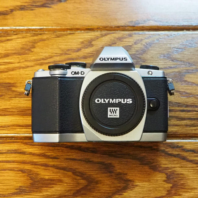 OLYMPUS OM-D E-M10 ボディ