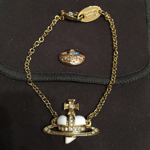 Vivienne Westwood(ヴィヴィアンウエストウッド)のヴィヴィアン👼ホワイトブレスレット レディースのアクセサリー(ブレスレット/バングル)の商品写真