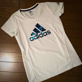 アディダス(adidas)のadidas Tシャツ(Tシャツ(半袖/袖なし))