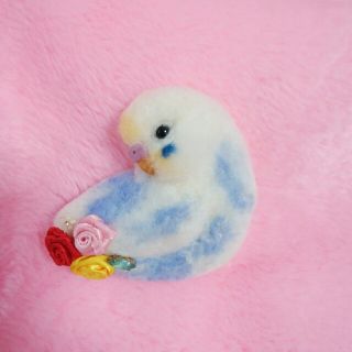 羊毛フェルト　セキセイインコブローチ　水色×白(コサージュ/ブローチ)