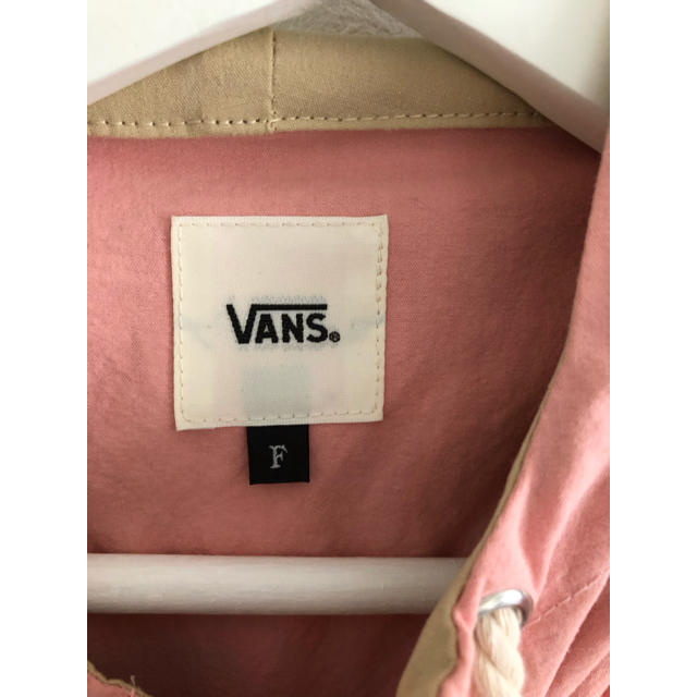 VANS(ヴァンズ)のvans バンズ アノラック ピンク  ユニセックス メンズのジャケット/アウター(マウンテンパーカー)の商品写真