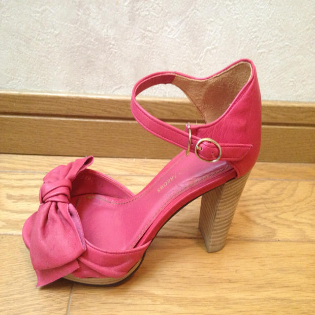 UNITED ARROWS(ユナイテッドアローズ)のユナイテッドアローズ ピンクのサンダル レディースの靴/シューズ(サンダル)の商品写真