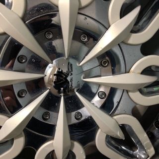 期間限定値下げ 24インチ Hipnotic Wheels DIVA 9Jの通販 by xxx's