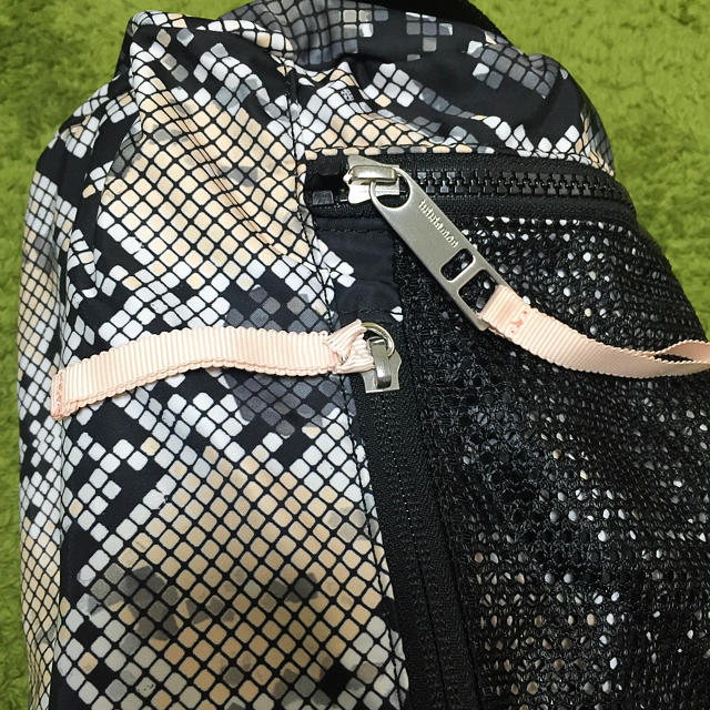 lululemon(ルルレモン)の新品 未使用 ルルレモン ヨガマット バッグ ケース lululemon スポーツ/アウトドアのトレーニング/エクササイズ(ヨガ)の商品写真