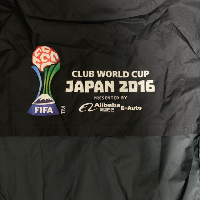 adidas(アディダス)のクラブW杯 スタッフジャケット スポーツ/アウトドアのサッカー/フットサル(記念品/関連グッズ)の商品写真