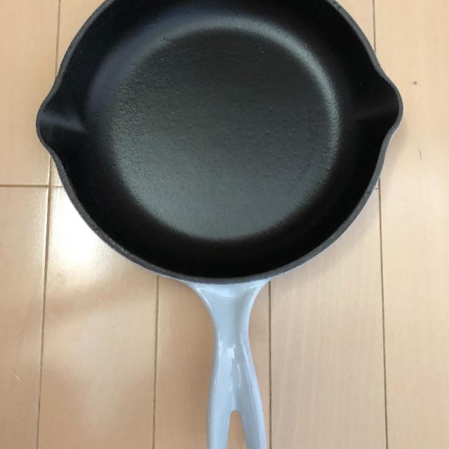 LE CREUSET(ルクルーゼ)のルクルーゼ スキレット20センチ コースタルブルー 美品 インテリア/住まい/日用品のキッチン/食器(鍋/フライパン)の商品写真