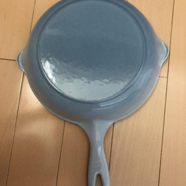 LE CREUSET(ルクルーゼ)のルクルーゼ スキレット20センチ コースタルブルー 美品 インテリア/住まい/日用品のキッチン/食器(鍋/フライパン)の商品写真