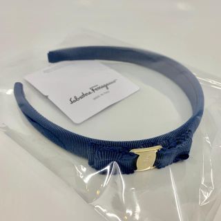 サルヴァトーレフェラガモ(Salvatore Ferragamo)の(☆ハンドリー☆様専用) フェラガモ  カチューシャ ゴールド ブルー(カチューシャ)