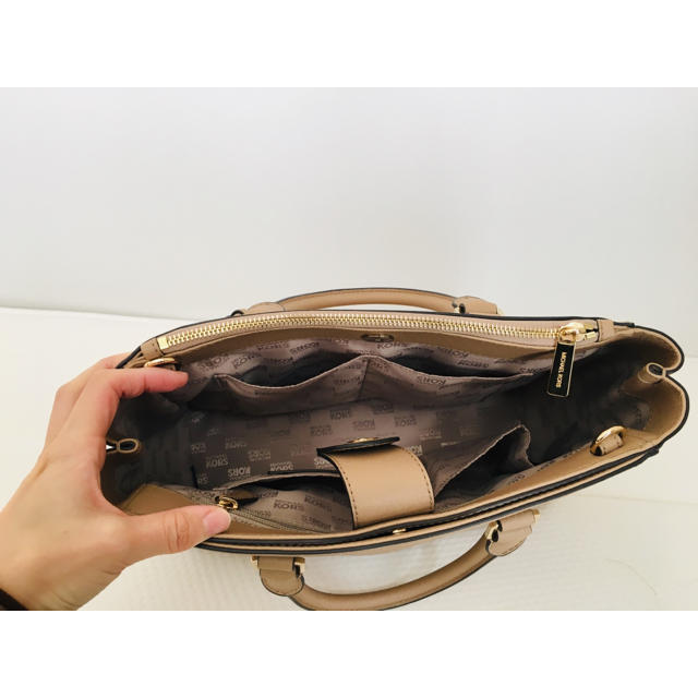 美品☆MICHEAL KORS A4対応 キャメルハンドバッグ 2