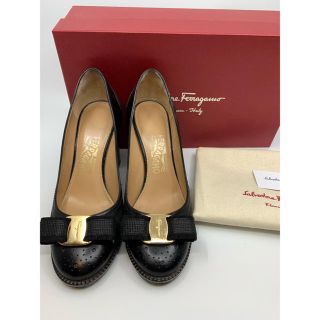 サルヴァトーレフェラガモ(Salvatore Ferragamo)の(haru0301様専用)フェラガモ  ヴァラ  ゴールドプレート パンプス (ハイヒール/パンプス)