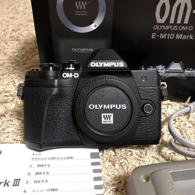 【美品】OLYMPUSのミラーレス一眼 OM-D E-M10 mark3