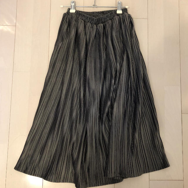 DouDou(ドゥドゥ)のスエードプリーツスカート レディースのスカート(ひざ丈スカート)の商品写真