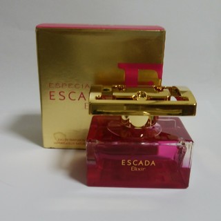 エスカーダ(ESCADA)のエスカーダ エクシール　香水　30ml(香水(女性用))