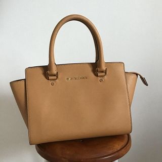 マイケルコース(Michael Kors)のマイケル・コース ベージュ ハンドバッグ(ハンドバッグ)