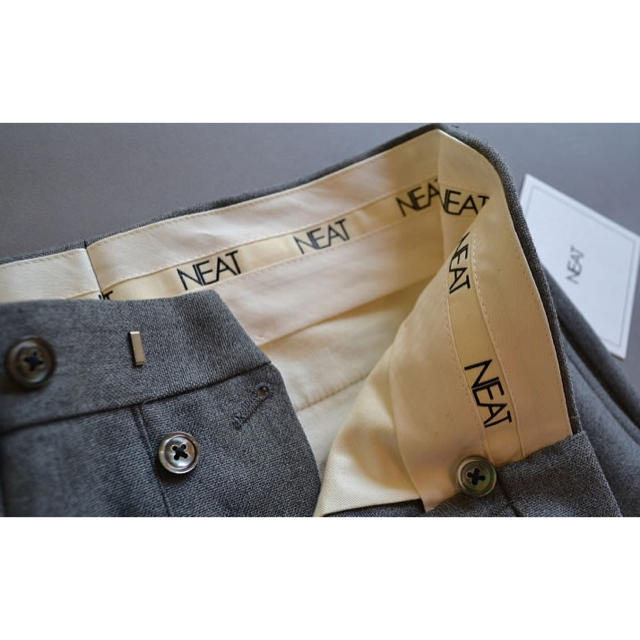COMOLI(コモリ)のNEAT ホップサック テーパード グレー メンズのパンツ(スラックス)の商品写真