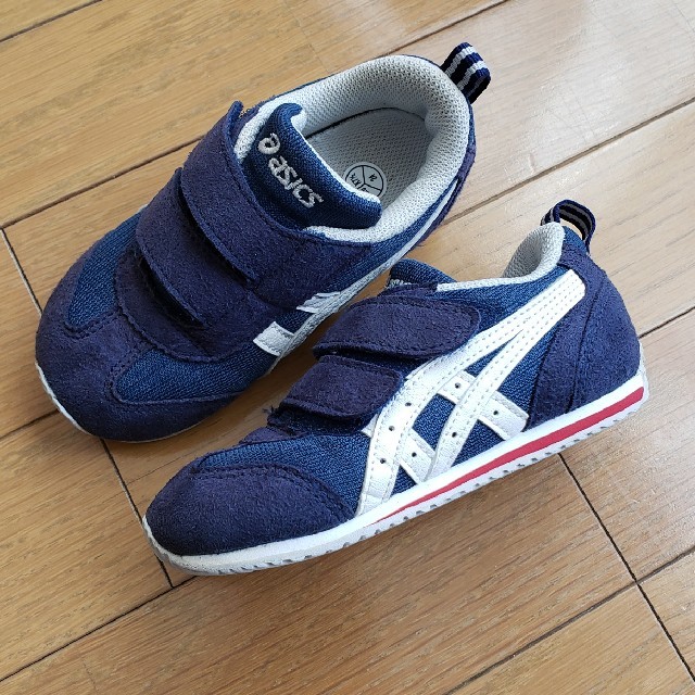 asics(アシックス)のasics 靴 キッズシューズ 15cm キッズ/ベビー/マタニティのキッズ靴/シューズ(15cm~)(スニーカー)の商品写真