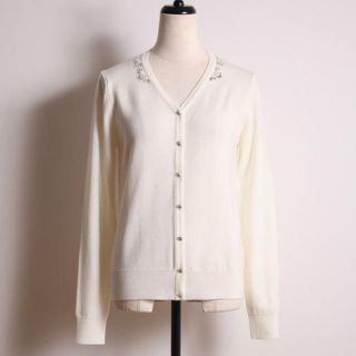 トッコ(tocco)のtocco closet カーディガン ビジュー付き ホワイト(カーディガン)