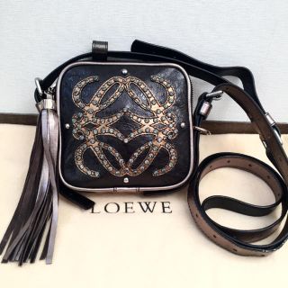 ロエベ(LOEWE)の【極美品 超レア品】正規品 ロエベ  タッセル付き ショルダーバッグ ブラック(ショルダーバッグ)