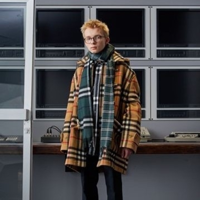 BURBERRY(バーバリー)のゴーシャ×バーバリー　ダッフルコート（ny様専用） メンズのジャケット/アウター(ダッフルコート)の商品写真