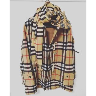 バーバリー(BURBERRY)のゴーシャ×バーバリー　ダッフルコート（ny様専用）(ダッフルコート)