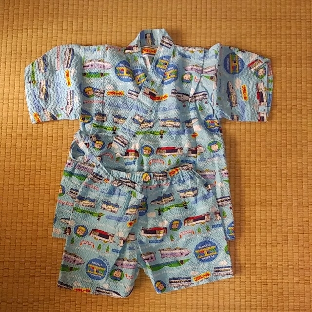 甚平　１１０ キッズ/ベビー/マタニティのキッズ服男の子用(90cm~)(甚平/浴衣)の商品写真