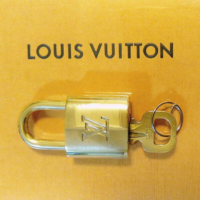 LOUIS VUITTON(ルイヴィトン)の◆ルイヴィトン（モノグラム）カデナ（南京錠）鍵×1　ゴールド　306番 メンズのアクセサリー(ネックレス)の商品写真