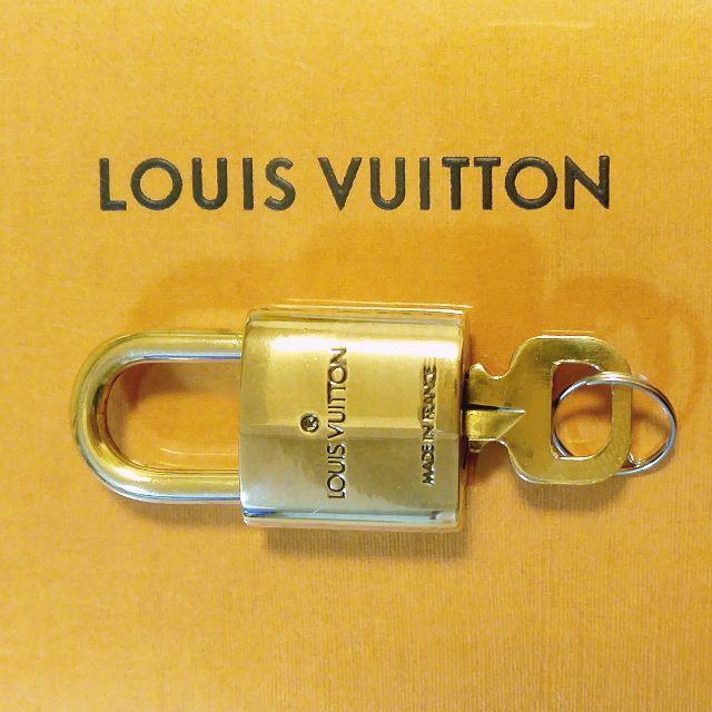 LOUIS VUITTON(ルイヴィトン)の◆ルイヴィトン（モノグラム）カデナ（南京錠）鍵×1　ゴールド　306番 メンズのアクセサリー(ネックレス)の商品写真