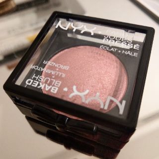 エヌワイエックス(NYX)のNYX★コーラルピンクチーク★spanish rose残量9割(チーク)