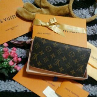 ルイヴィトン(LOUIS VUITTON)のLOUIS VUITTON モノグラムジッピーウォレット(財布)