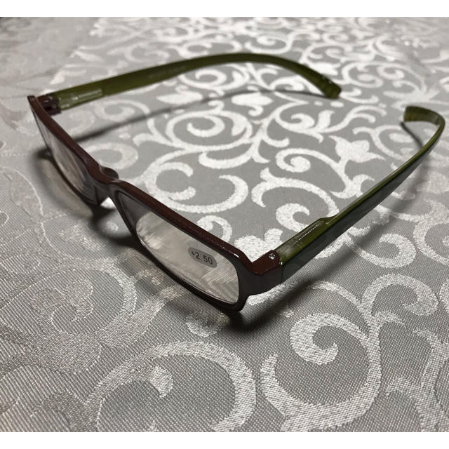 老眼鏡 ネックリーダーズ   首にかけられる老眼鏡  度数 2.0 レディースのファッション小物(サングラス/メガネ)の商品写真