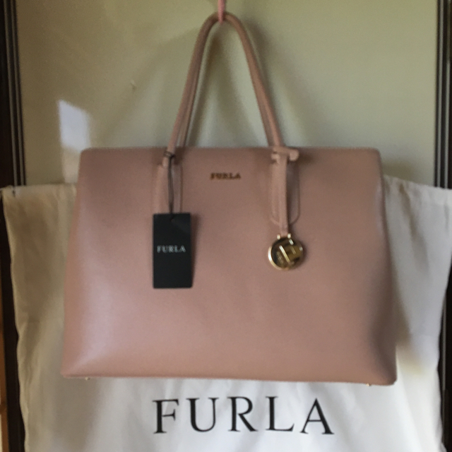 Furla(フルラ)の専用‼️入手困難！フルラＴESSＡピンク  レディースのバッグ(ショルダーバッグ)の商品写真