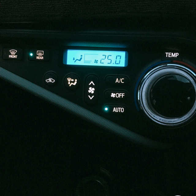 トヨタ - アクア前期型エアコンパネルスイッチLED打ち替え品と温度調節 