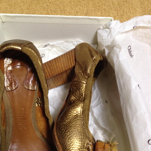 Chloe(クロエ)の最終値下クロエゴールドパンプス レディースの靴/シューズ(ハイヒール/パンプス)の商品写真