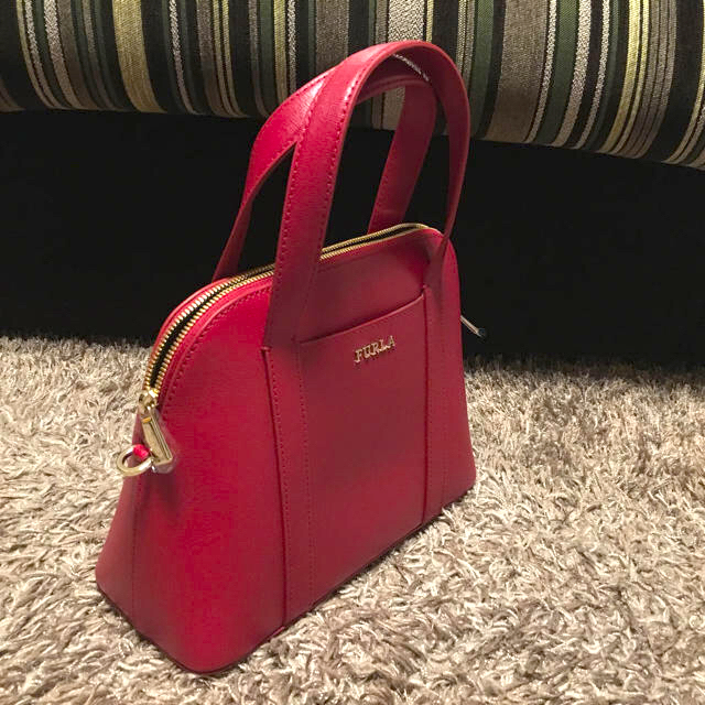 Furla(フルラ)の【新品】フルラ  サンディ Sサイズ 2WAYショルダー&ハンドバッグ(赤) レディースのバッグ(ショルダーバッグ)の商品写真