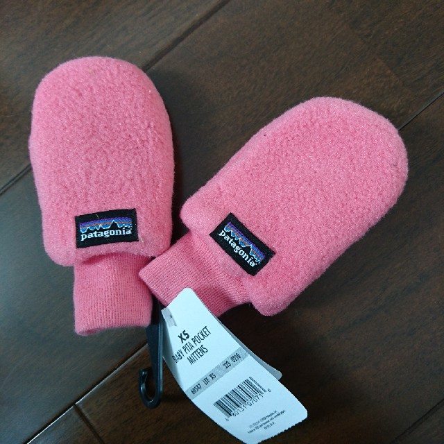 patagonia(パタゴニア)の新品 パタゴニア ベビー ピタ ミトン ピンク XS 手袋 MITTENS キッズ/ベビー/マタニティのこども用ファッション小物(手袋)の商品写真