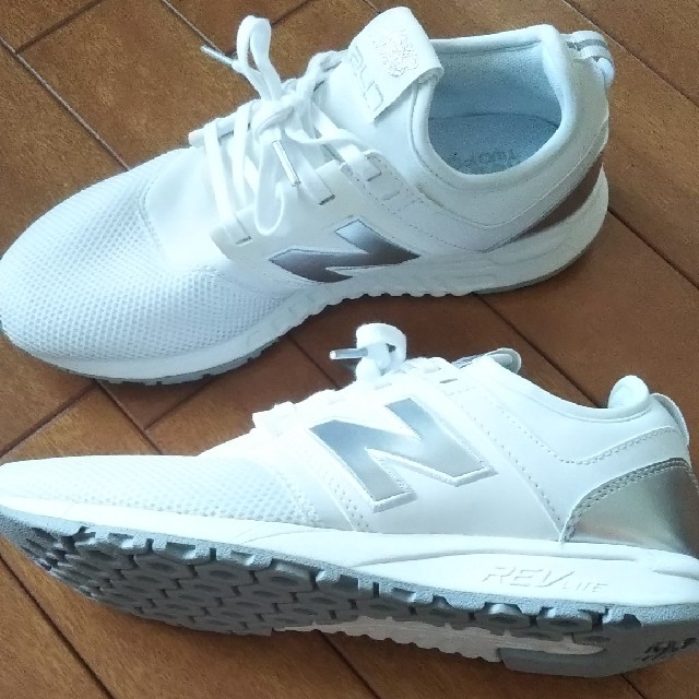 New Balance(ニューバランス)の【美品】ニューバランススニーカー レディースの靴/シューズ(スニーカー)の商品写真