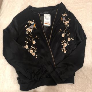 ザラ(ZARA)の花柄アウター(ブルゾン)