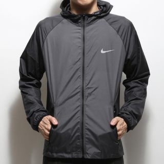 ナイキ(NIKE)のNIKE ウィンドブレーカー ランニングウェア(ウェア)