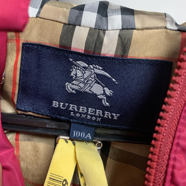 BURBERRY(バーバリー)の本日消しますburberryバーバリー100ベビーキッズ子供 赤ピンクダウン レディースのジャケット/アウター(ダウンジャケット)の商品写真