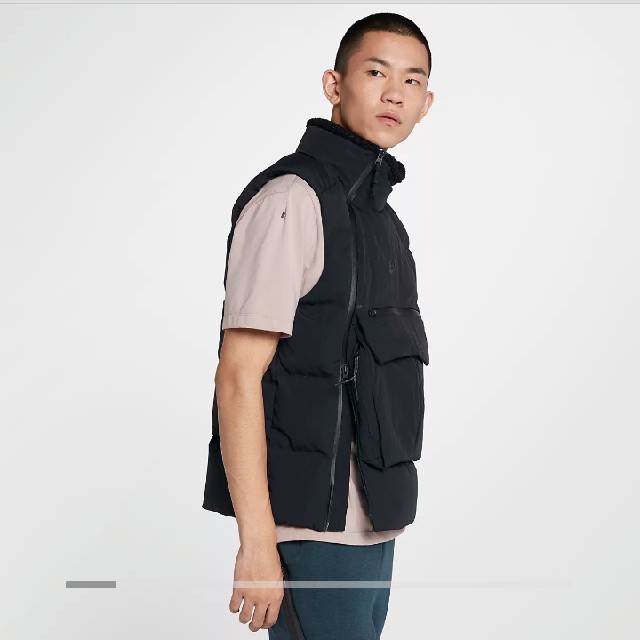 新品　未使用　　NIKE ナイキ　ダウンベスト テックパック黒　XL