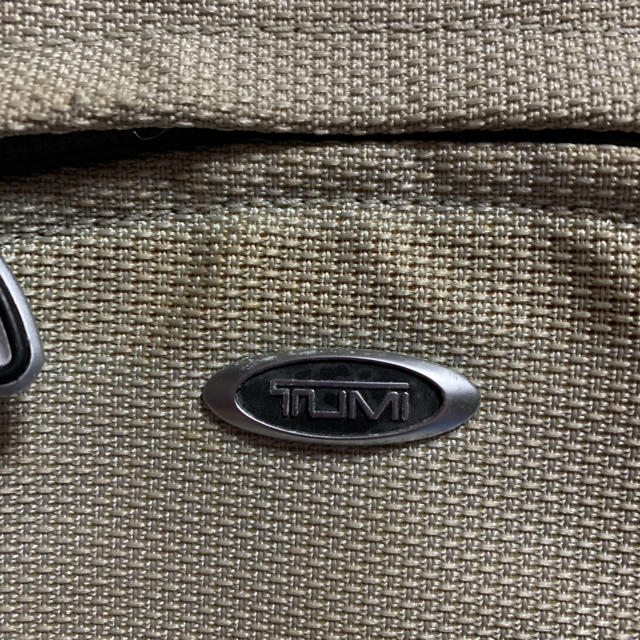 TUMI(トゥミ)の本日消しますtumi トゥミ ショルダーバッグ鞄カバン シルバー斜め掛け カメラ メンズのバッグ(ショルダーバッグ)の商品写真