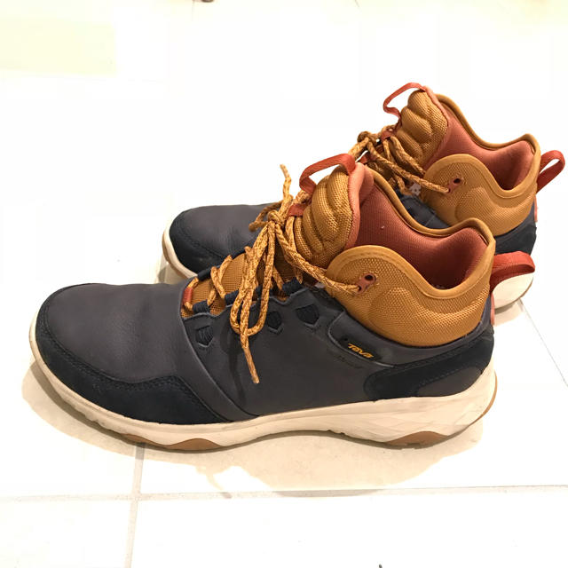 Teva Arrowood 2 Mid Waterproofスニーカー