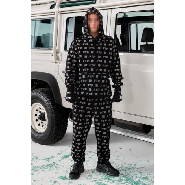 UNDEFEATED(アンディフィーテッド)のFTP×UNDEFEATED ALL OVER SWEATPANT メンズのパンツ(その他)の商品写真