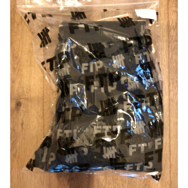 UNDEFEATED(アンディフィーテッド)のFTP×UNDEFEATED ALL OVER SWEATPANT メンズのパンツ(その他)の商品写真