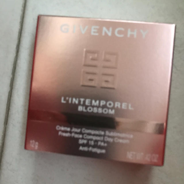 GIVENCHY(ジバンシィ)のジバンシイ ランタンポレル ブロッサム  コンパクト クリーム ピンク b コスメ/美容のスキンケア/基礎化粧品(フェイスクリーム)の商品写真