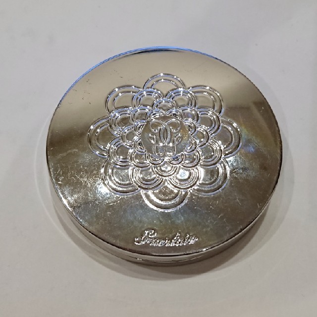 GUERLAIN(ゲラン)のGUERLAIN メテオリットコンパクト フェイスパウダー 2 Clair コスメ/美容のベースメイク/化粧品(フェイスパウダー)の商品写真