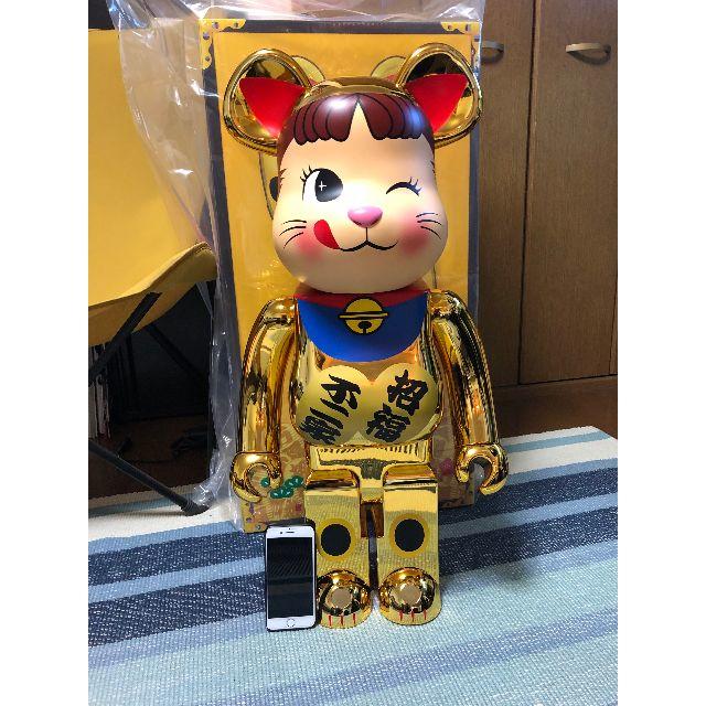 MEDICOM TOY(メディコムトイ)の送料込★BE@RBRICK 招き猫 ペコちゃん 金 弐 1000％ ベアブリック エンタメ/ホビーのおもちゃ/ぬいぐるみ(キャラクターグッズ)の商品写真