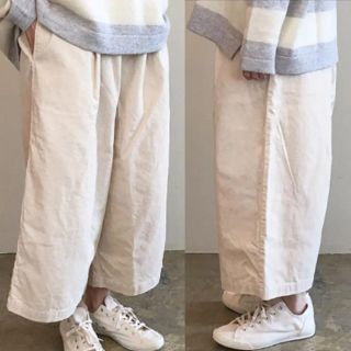 ネストローブ(nest Robe)の未使用　人気完売　Guaze コットンコーデュロイルーミーパンツ(カジュアルパンツ)