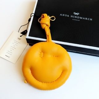 アニヤハインドマーチ(ANYA HINDMARCH)の【新作・新品】Anya Hindmarch チャビー スマイリー バッグチャーム(キーホルダー)